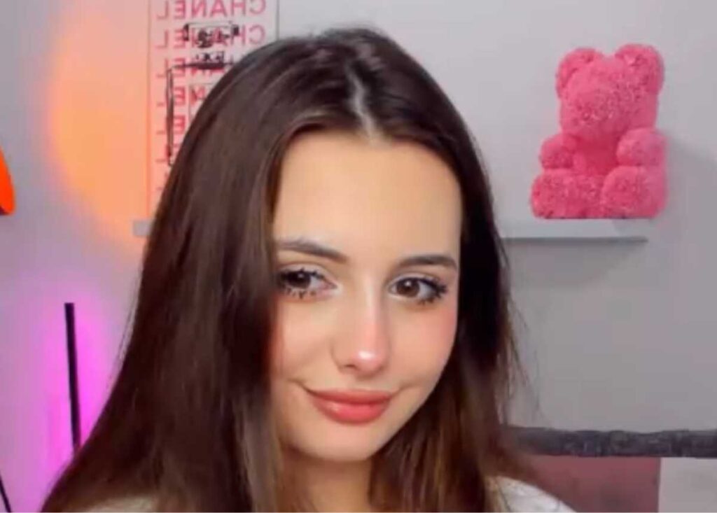 Cute young face for adult chat
